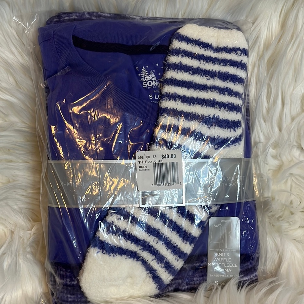 Kohl’s Sonoma pajamas, knit and Waffle Microfleece. Cute fuzzy socks included.🧦
